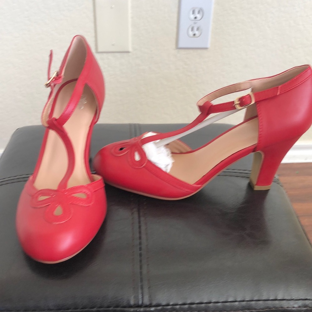 JG Maryjane style heels in vivid red